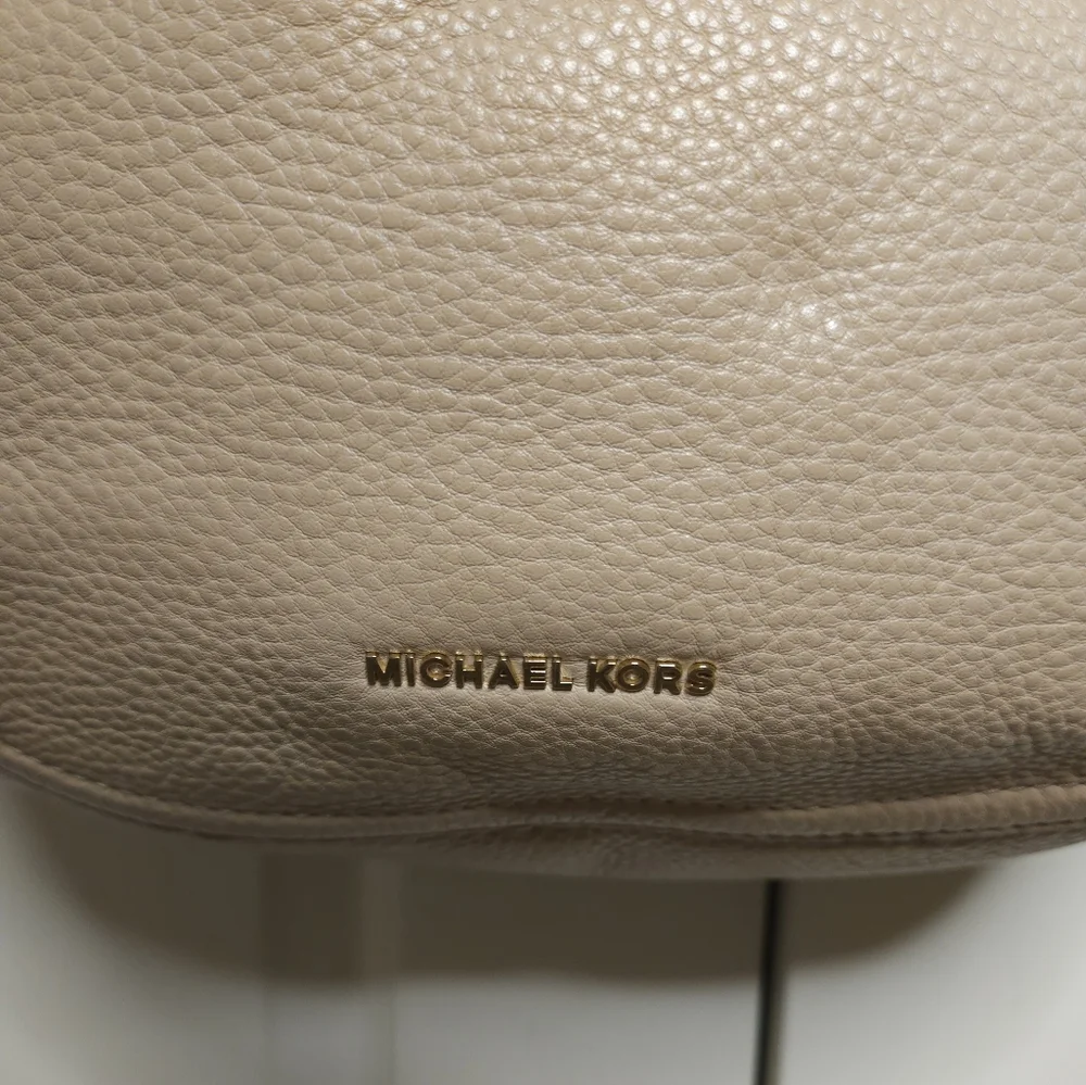 HP!! MICHAEL KORS CREAM TASSEL LARGE LYDIA HOBO BAG